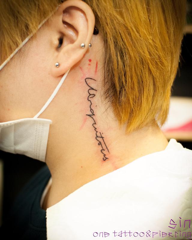 Cute Side Neck Tattoos for Females 5