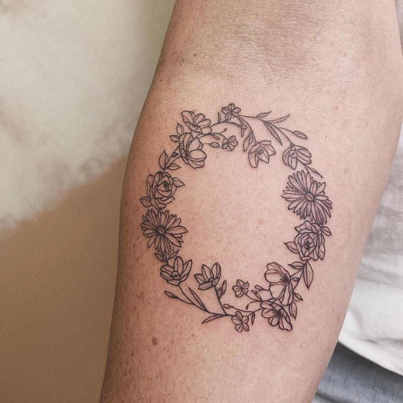 Floral Wreath Knee Tattoos for Guys 1