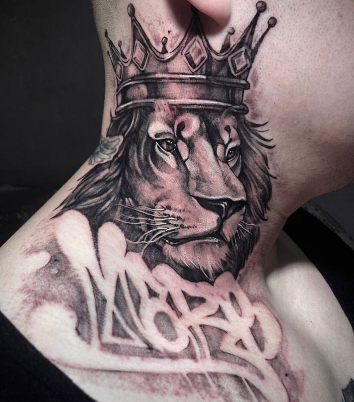 Black and grey tiger tattoo on the left side.