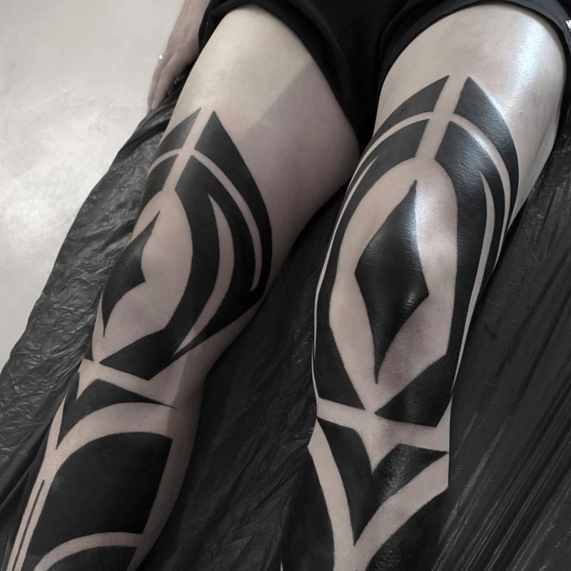 Geometric Knee Tattoos for Men 2