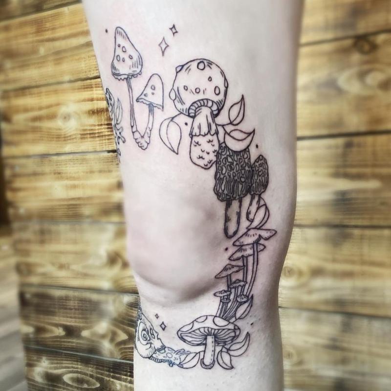 Kneecap Flower Frame Tattoos for Females 3