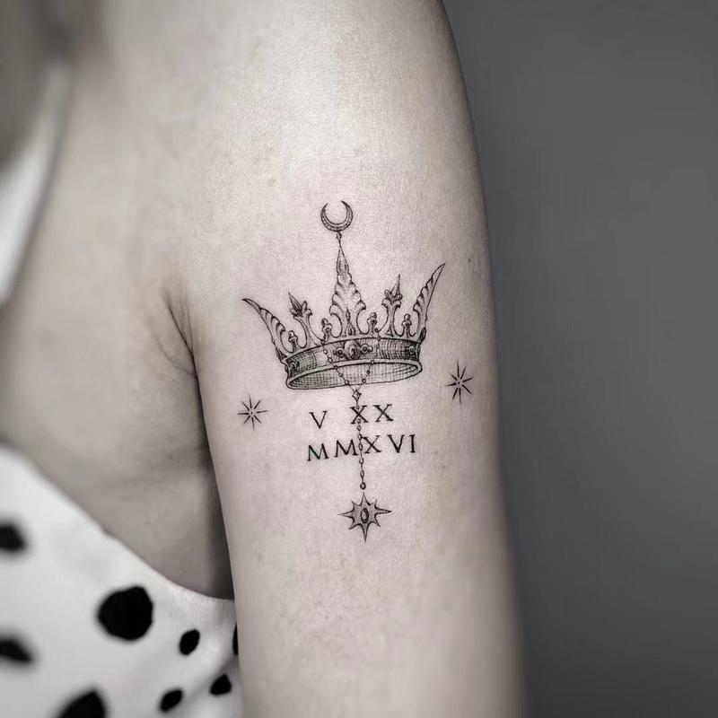 Crown conjunto | Crown tattoo design, Crown tattoo, Small crown tattoo