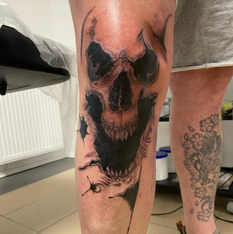 Knee NeoTraditional Skull tattoo at theYoucom