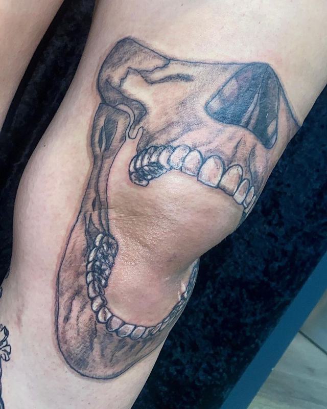 Skull Knee Tattoo 3
