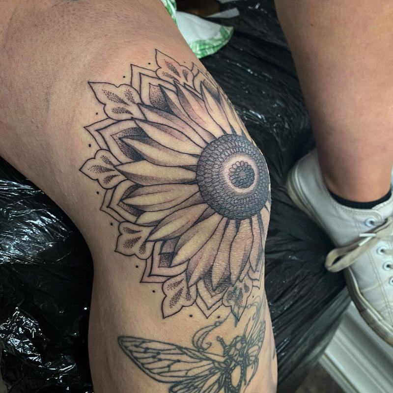 Sunflower Pretty Knee Tattoos for Ladies 1