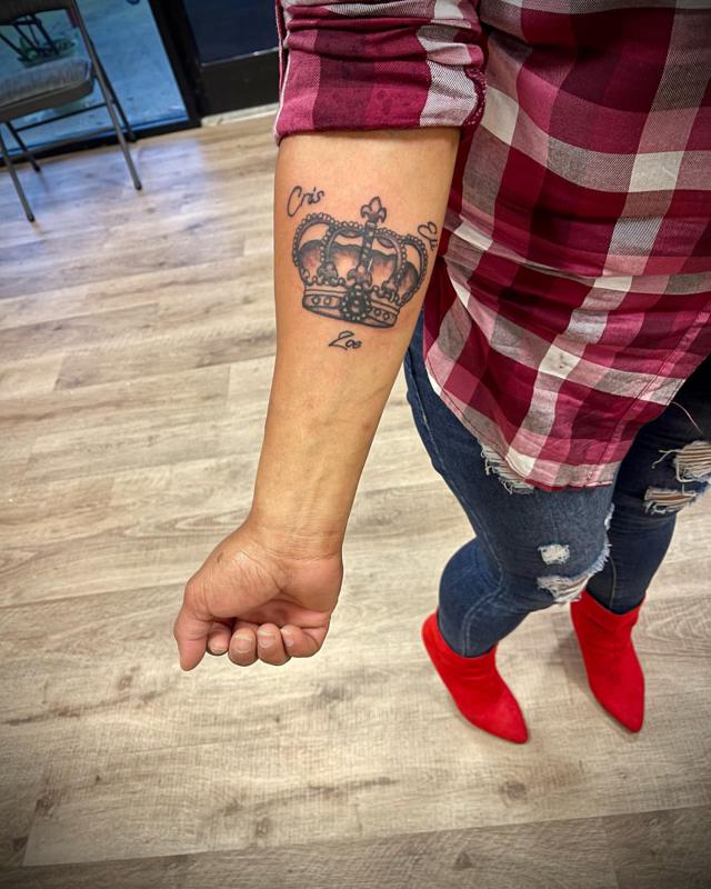 Women’s Queen Crown Tattoo 4
