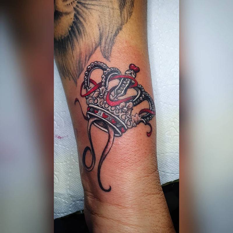 Women’s Queen Crown Tattoo 5