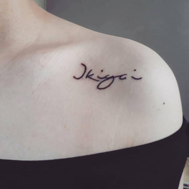 Cute Shoulder Tattoos for Females 3