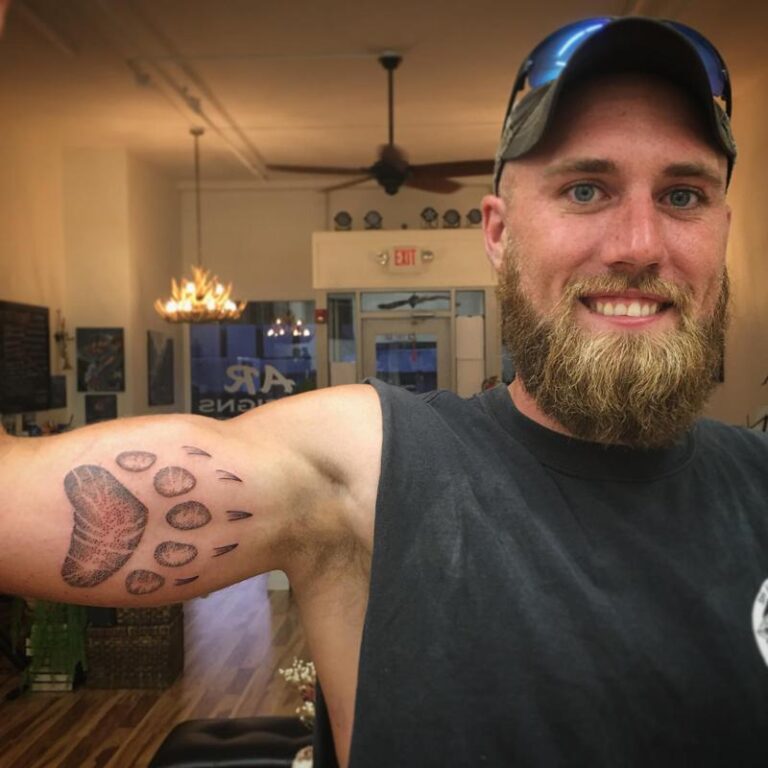 70+ Bear Paw Tattoo Ideas and Meanings - Nomi Chi