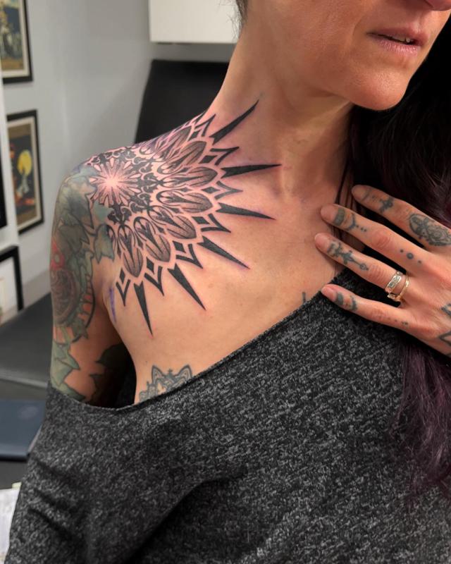 40 Beautiful Shoulder Tattoos For Women  Trending Tattoo